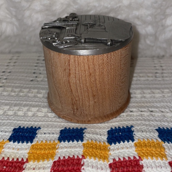 Vintage Rare 1980’s Ms. Dee Genuine Pewter Lid Trinket box, tie pin & Keychain. - Picture 3 of 11